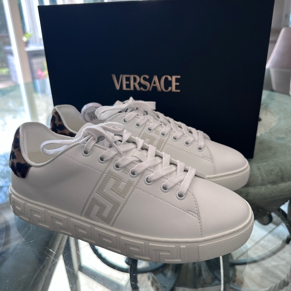 $695 New in Box Versace White Chic Greek Ladies Sneakers Animal Print sz 40 - Picture 6 of 16